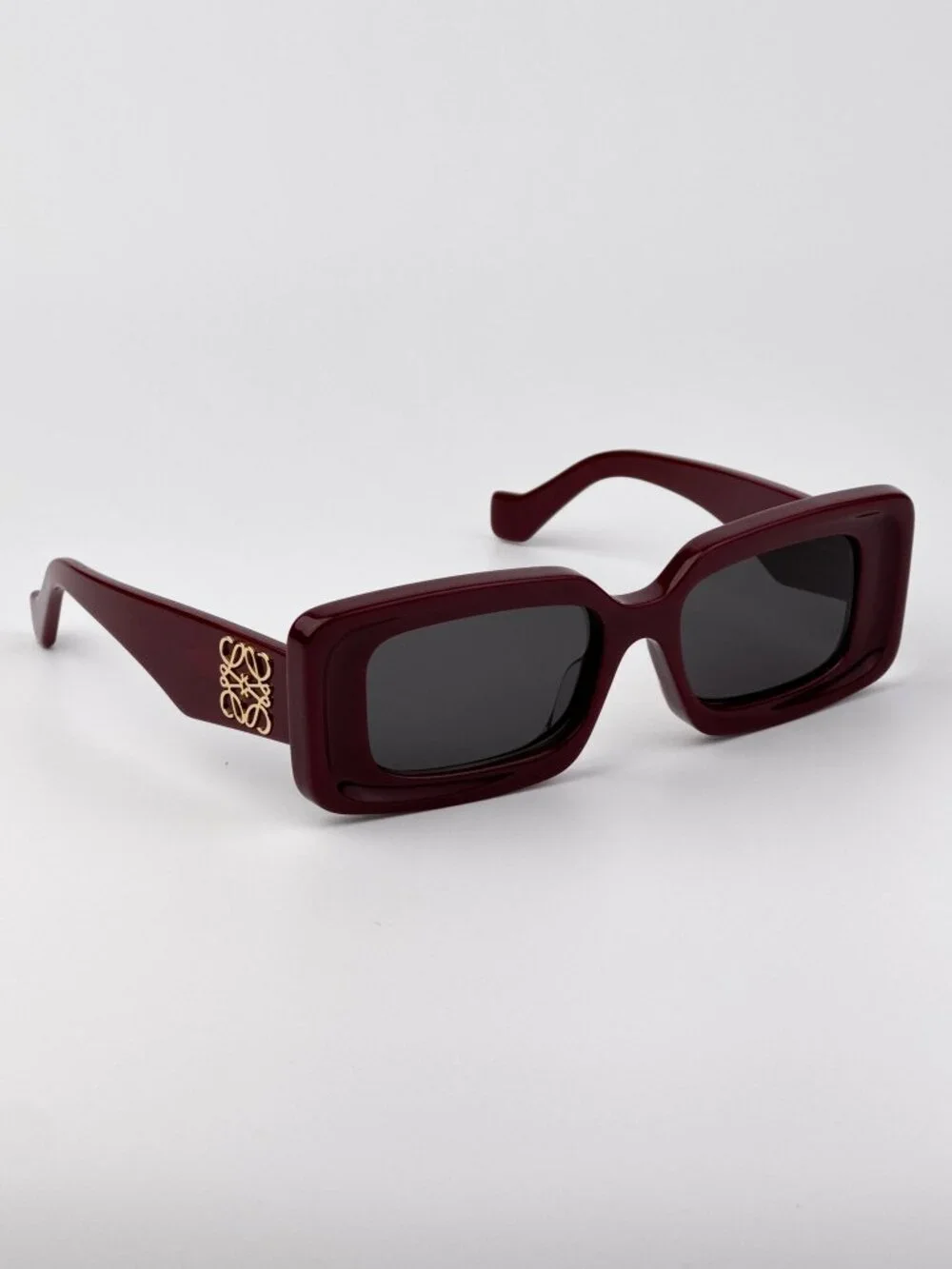 LOEWE LW40102F 66A RED BORDEAUX RECTANGULAR SUNGLASSES